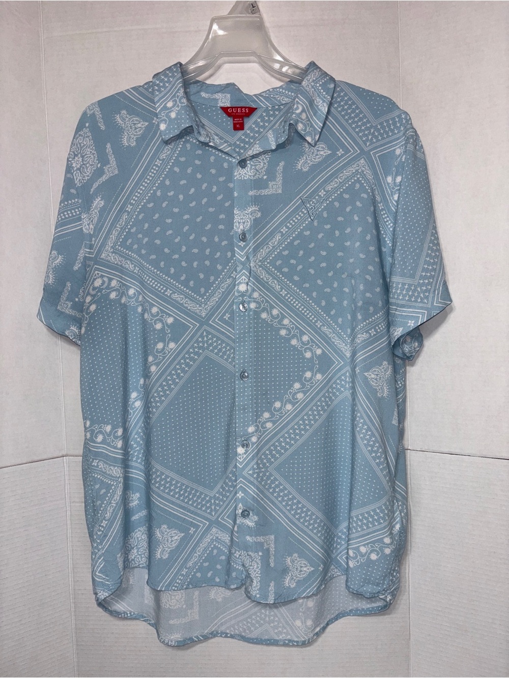 GUESS Men’s Light Blue Paisley Print Short-Sleeve Button-Up Shirt Party Resort